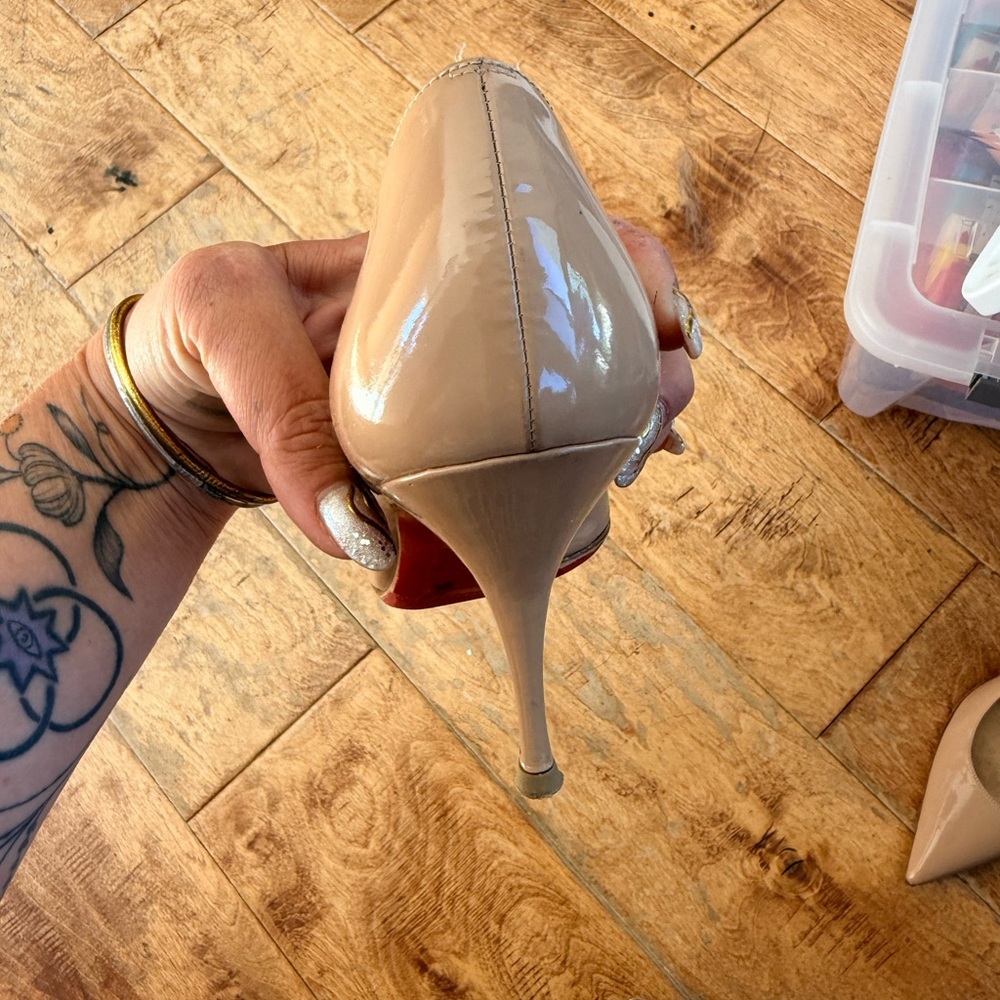 Christian Louboutin Nude Patent Pointed Toe Pumps - Classic Beige - size 36 - Picture 6 of 8